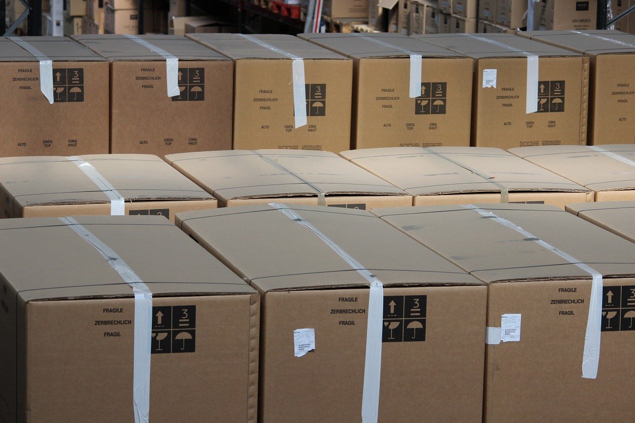 shipping parcels boxes